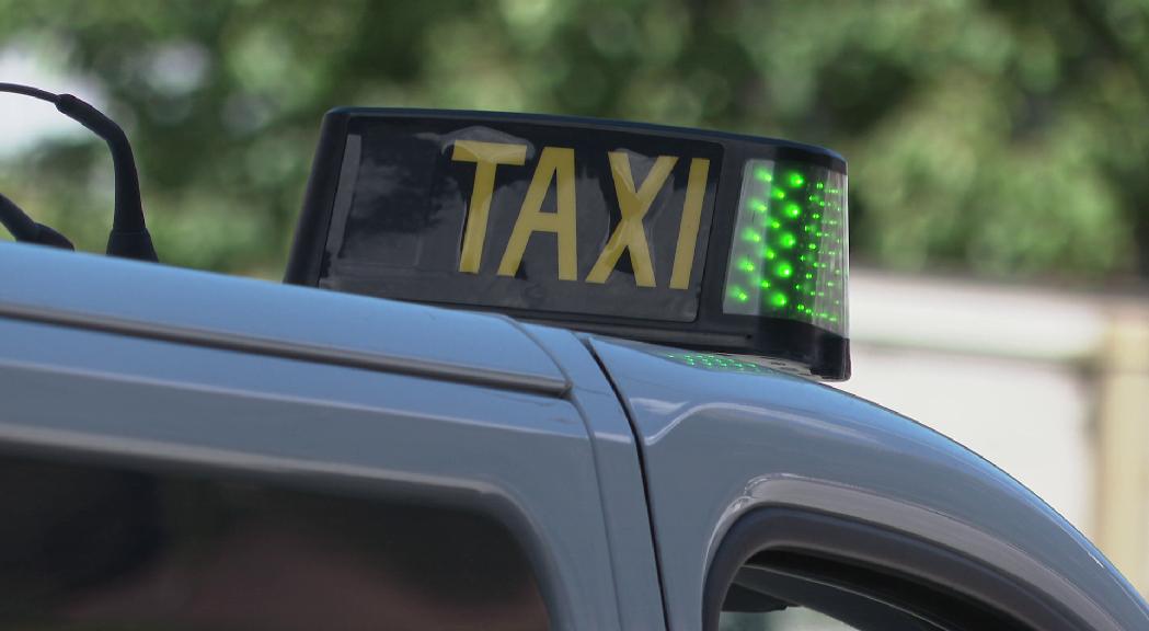 Els taxistes consideren una "competència directa" la plataforma per compartir cotxe  