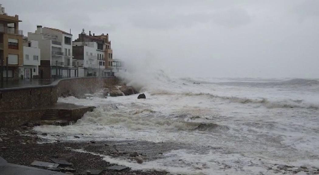 El temporal Glòria causa estralls a la costa catalana i el llevant