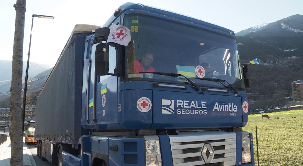 El tercer comboi de la Creu Roja torna cap Andorra després de descarregar l'ajuda humanitària a Polònia 