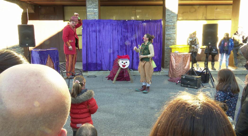 El tió de Nadal prepara l'arribada del Pare Noel