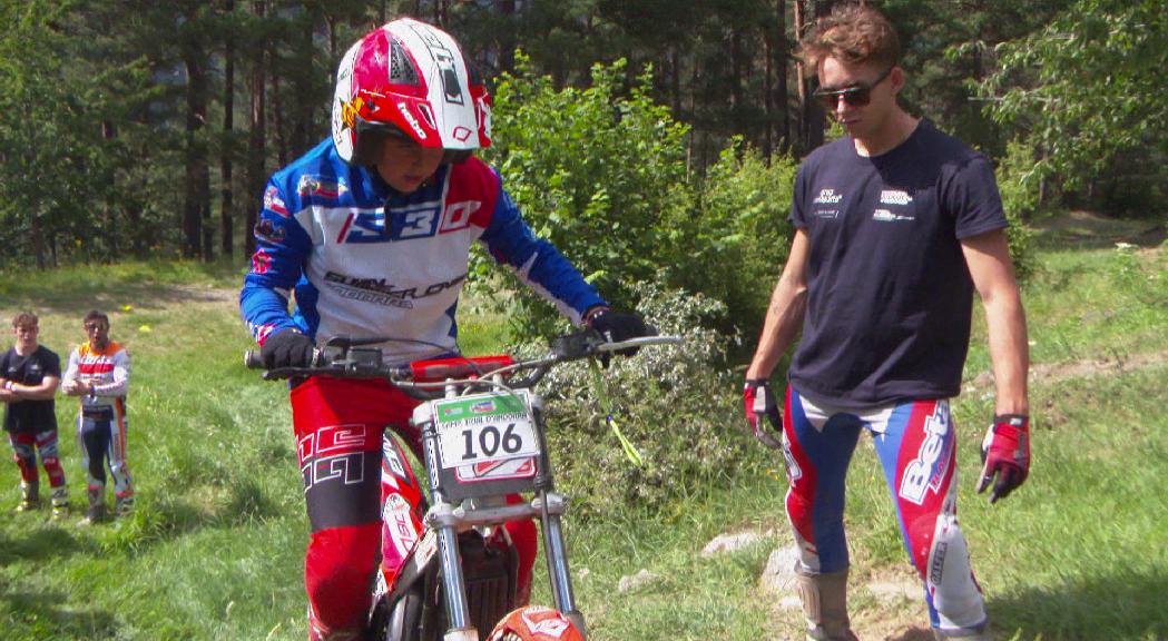 Toni Bou, un mestre de luxe per als participants del Trial Summer Camp de la federació