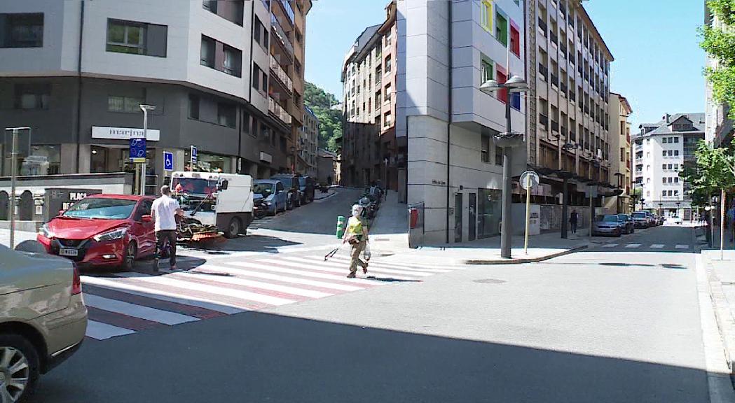 Un tram de l'avinguda Verge de Canòlich es converteix durant l'estiu en una zona per a vianants