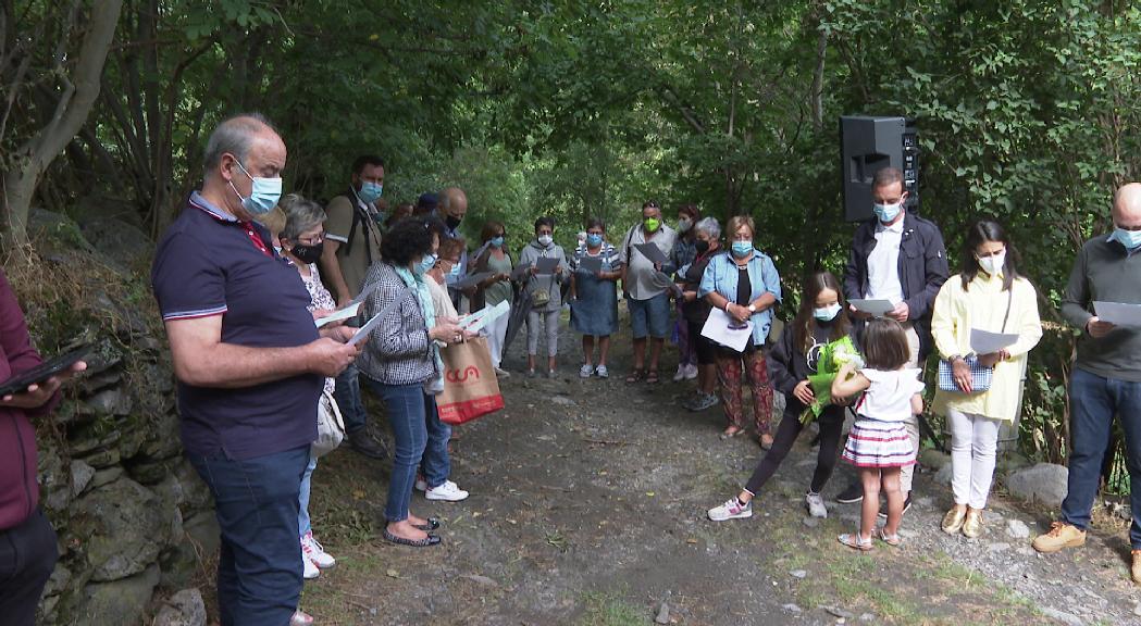 Una trentena de persones s'han aplegat a la capella de la Mare de Déu de l'Oratori per celebrar la tradicional diada a les Bons