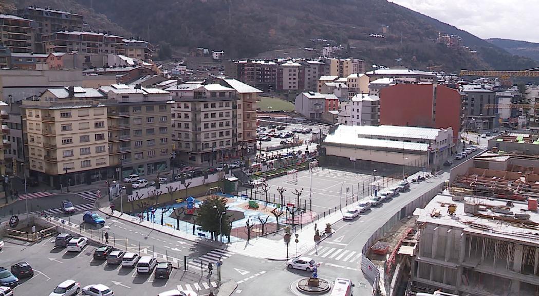 Tres espais de Sant Julià, un a la part baixa i dos a la part alta, centren les converses entre privats per a la futura residència universitària