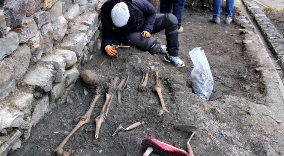 Localitzades restes humanes a l'exterior de l'esgl&eacute