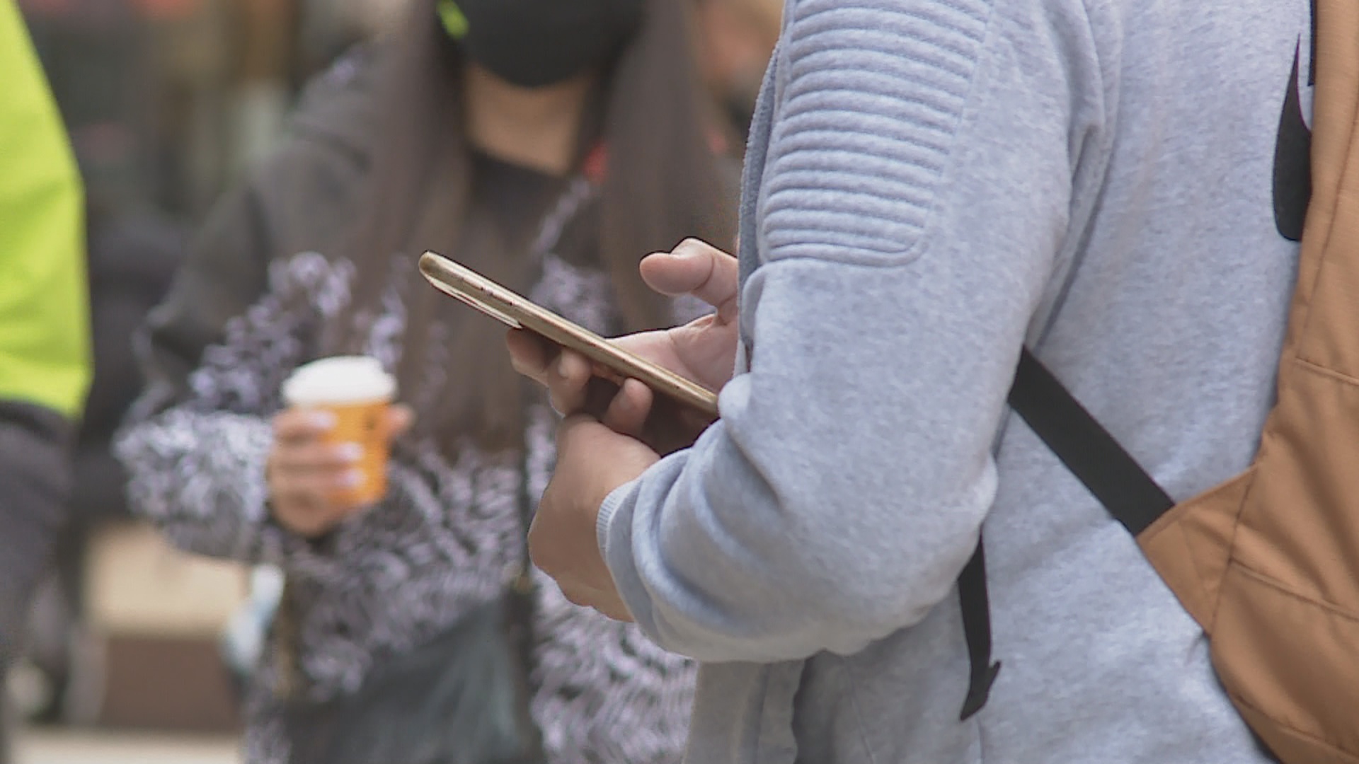 Els turistes que tinguin un mòbil compatible amb una eSIM podran gaudir d'una tarifa de prepagament nacional