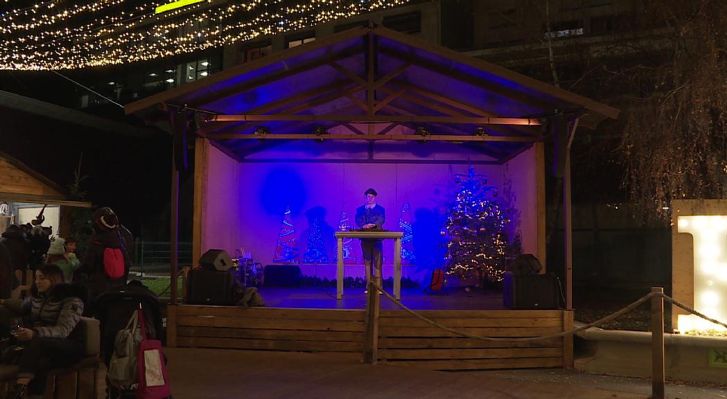 Últim dia del Neret After Shopping amb un duet de piano i veu i una sessió de DJ