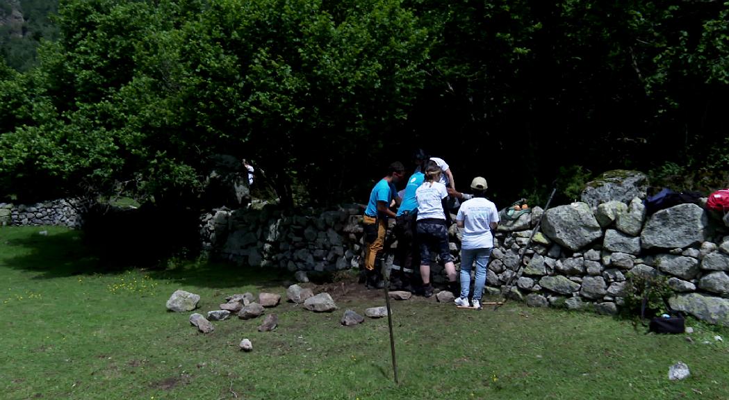 La UNESCO acull un voluntariat internacional a Ràmio amb l'objectiu d'aprendre més sobre l'entorn i la tècnica de la pedra seca 