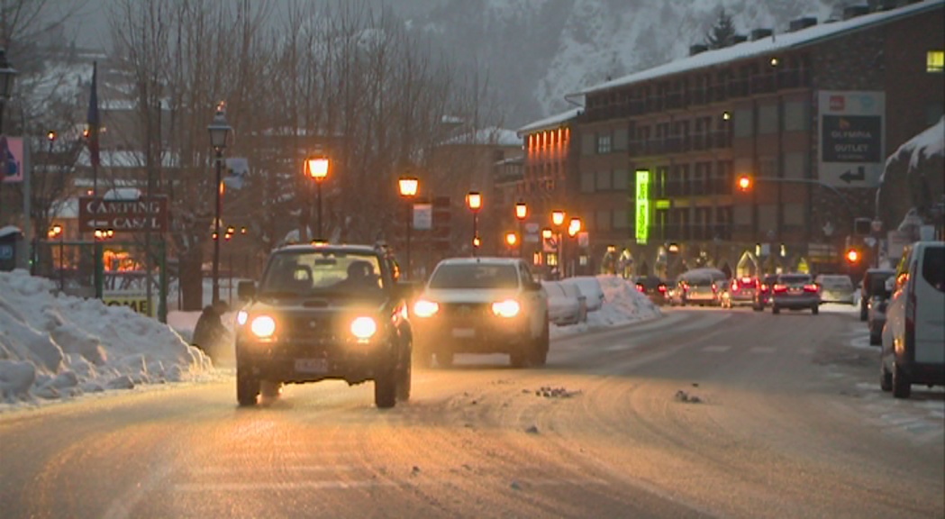 Vespre tranquil a les carreteres a l'espera d'un nou front que portarà intenses nevades al nord