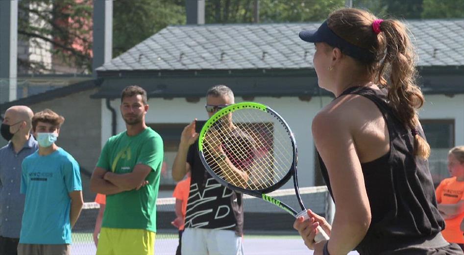 Dos mesos després, Vicki Jiménez torna a la competició. La tennis