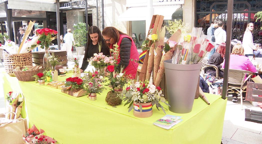 Una vintena de parades es concentren a la plaça Coprinceps per Sant jordi