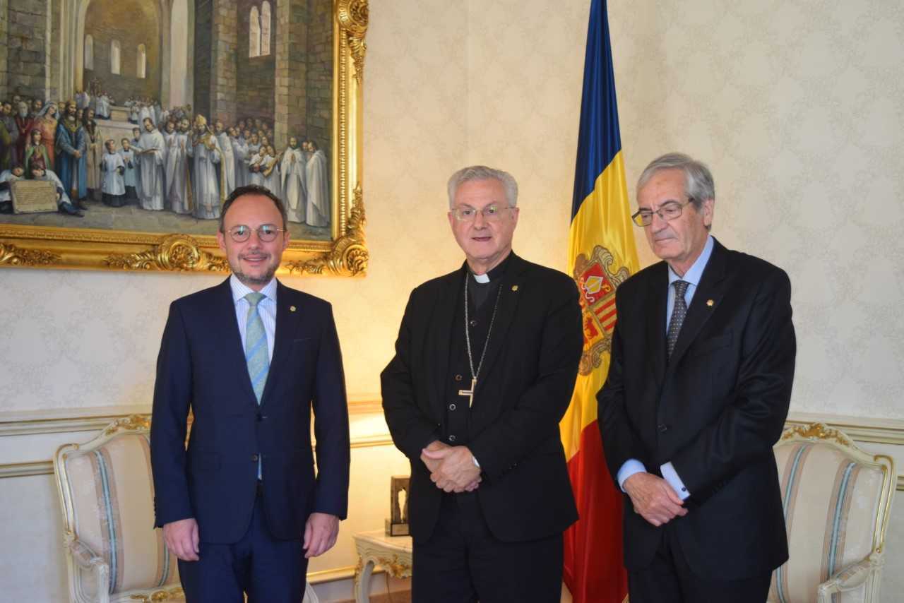 Visita institucional del cap de govern al copríncep episcopal