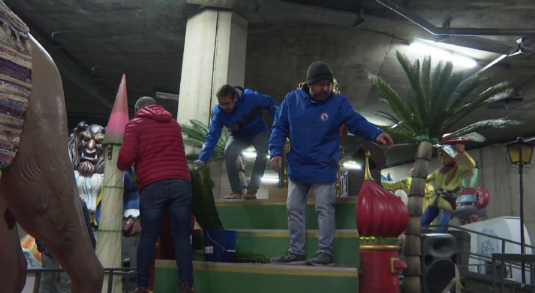 Els voluntaris ultimen els preparatius de la Cavalcada de Reis d'Andorra la Vella i Escaldes-Engordany