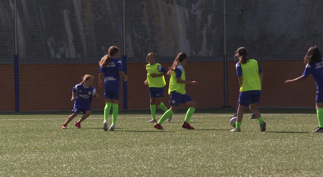 Una vuitantena de jugadores participen al campus de futbol femení de la FAF 