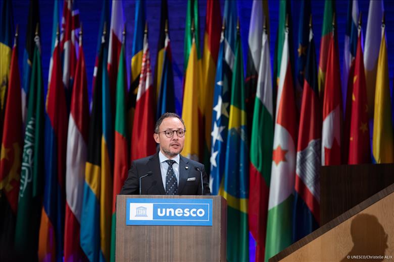 En la 42a Conferència General de la UNESCO, el cap de