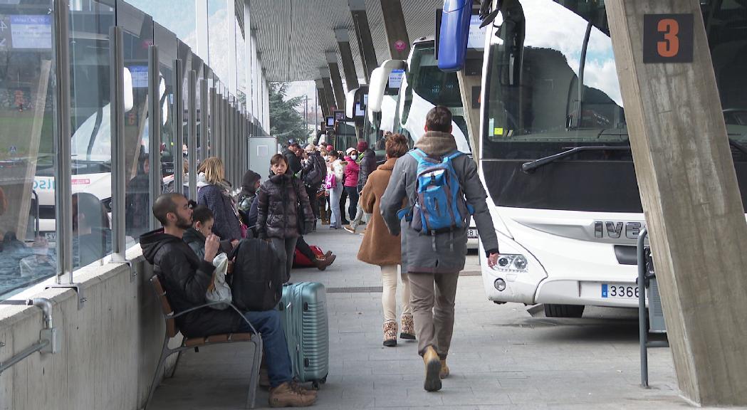 Xifres prepandèmia a l'Estació Nacional d'Autobusos durant el 2022