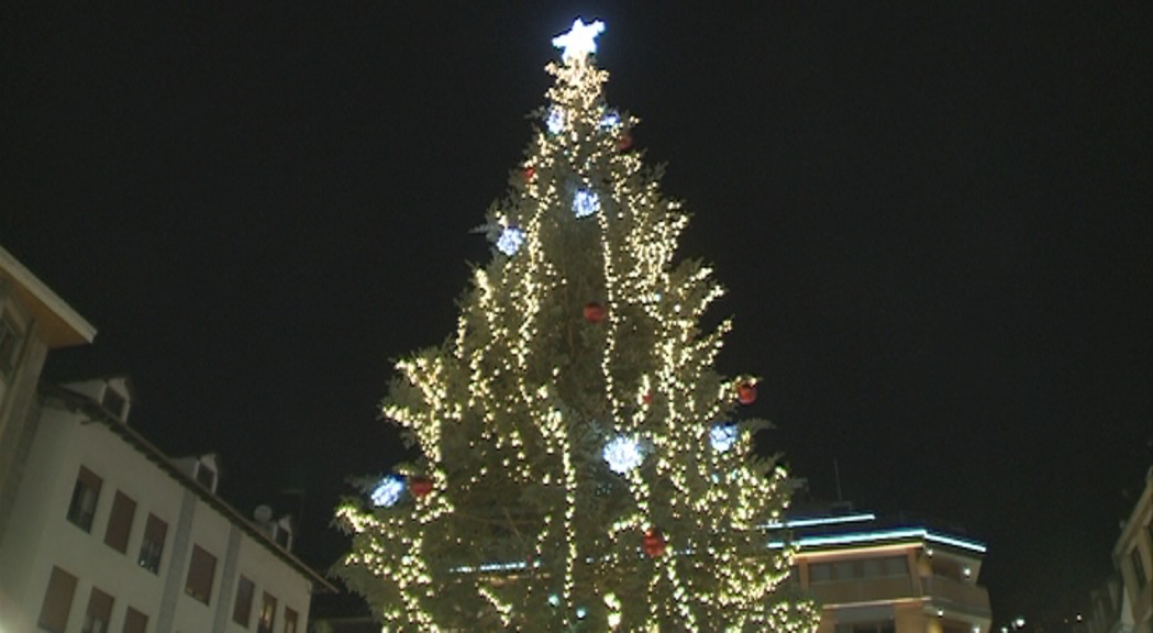 Un arbre gegant, punt fort de l'enllumenat de Nadal a Escaldes-Engordany