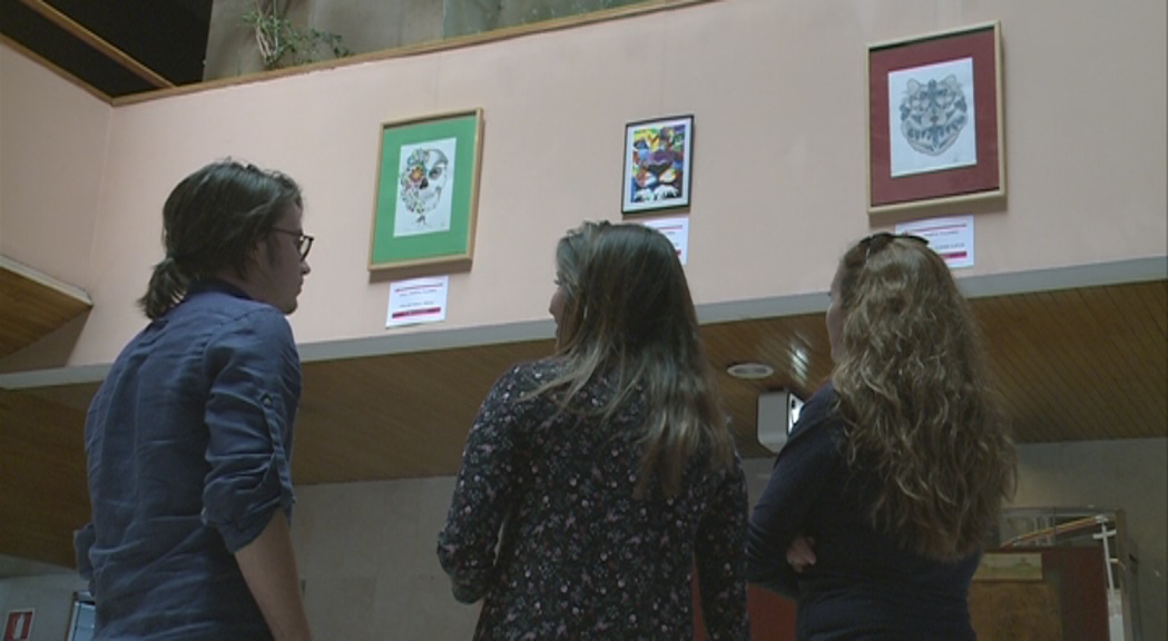 Joves artistes decoren els aparadors de Vivand per promocionar el seu art