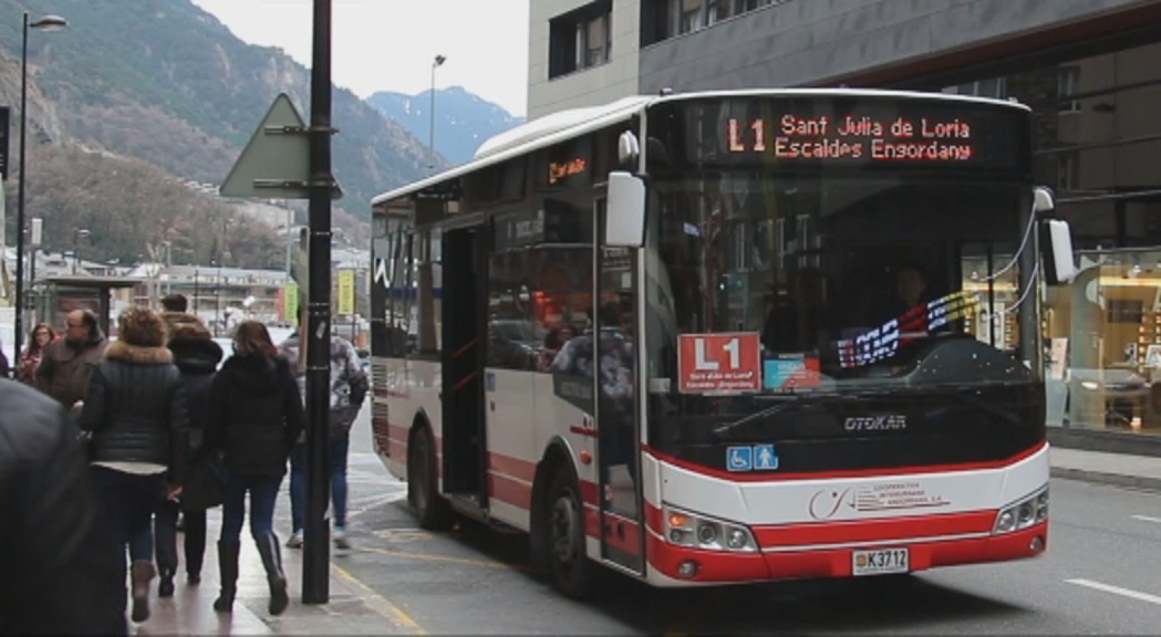 Rebuig dels usuaris d'autobús a la pujada de preus