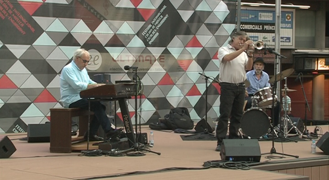 Benjamín León repassa els clàssics de Porter o Basie a l'orgue de la plaça Coprínceps