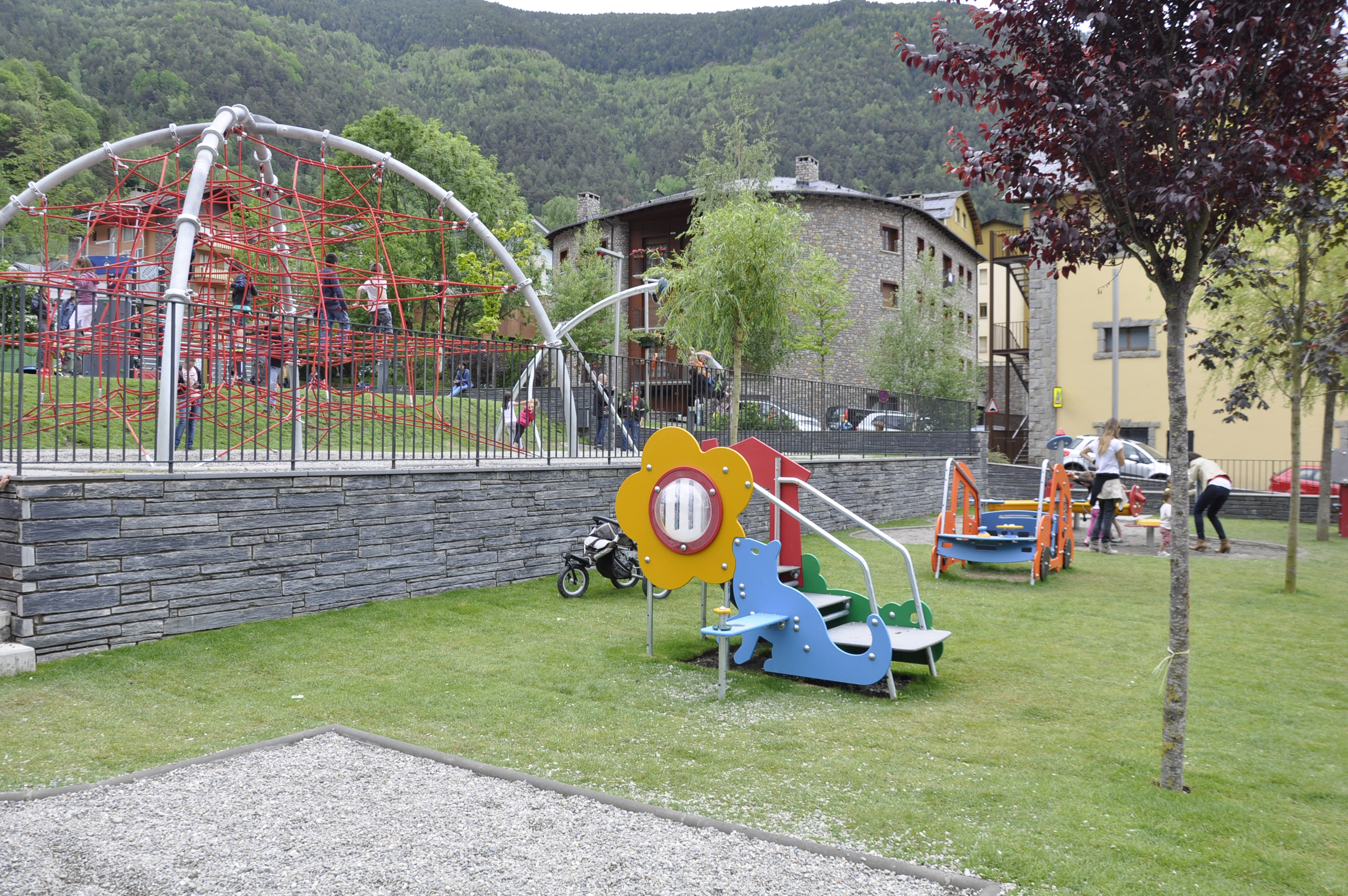 Ordino instal·la una càmera de videovigilància a la zona infantil del Prat de Call 