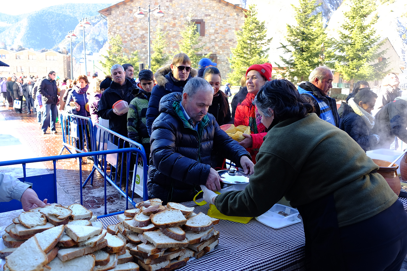 Canillo reparteix unes 900 racions de Vianda de Sant Antoni