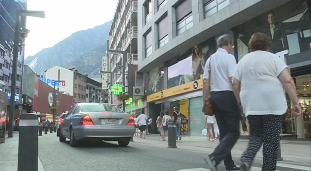 Alguns dels petits comerciants, en contra del tancament de Meritxell