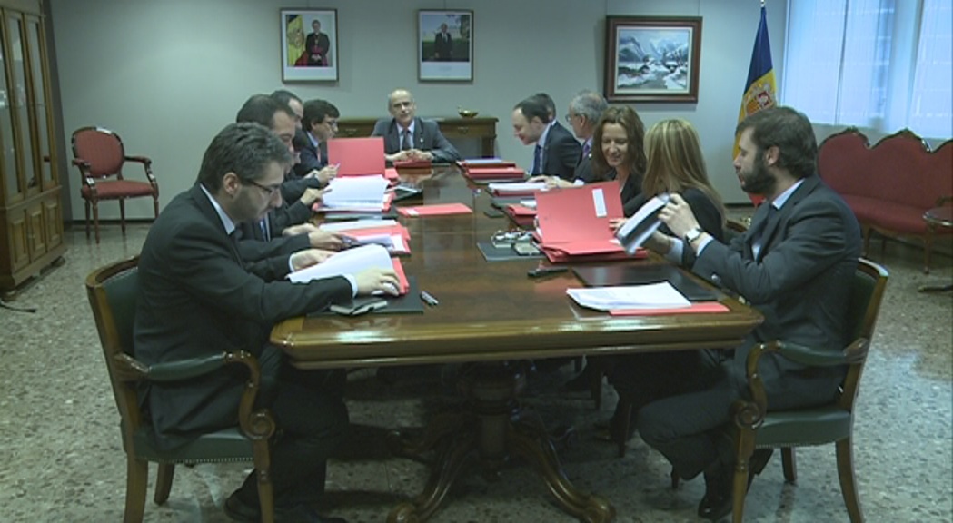 Primer consell de ministres al complet