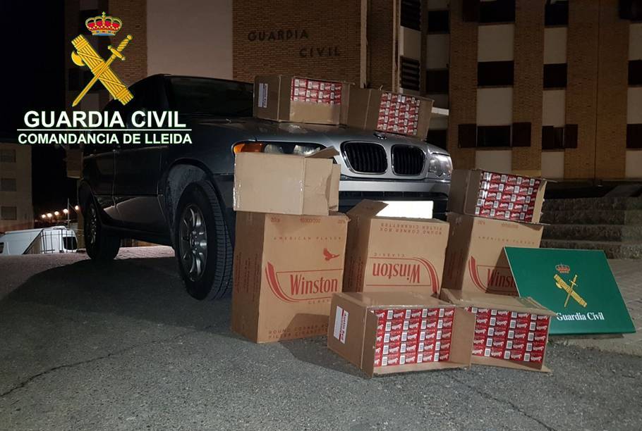 La guàrdia civil deté un home que intentava fugir amb 12.600 euros de tabac de contraban