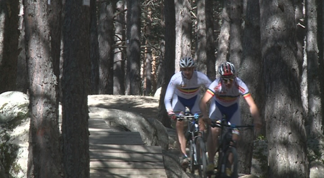 L'equip de cross country torna als entrenaments amb bicicletes noves