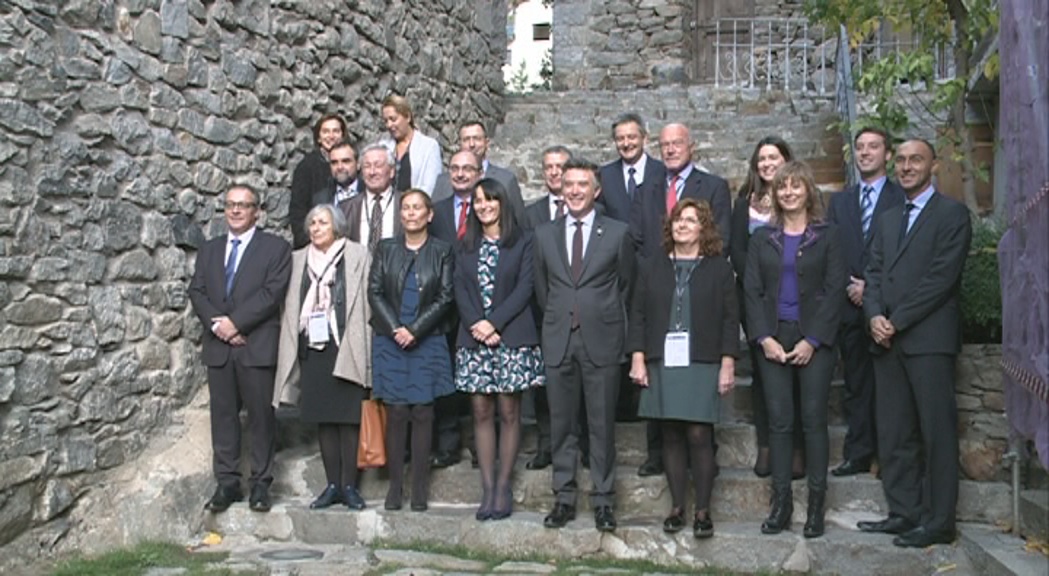 Els participants al plenari de la CTP visten Casa de la Vall