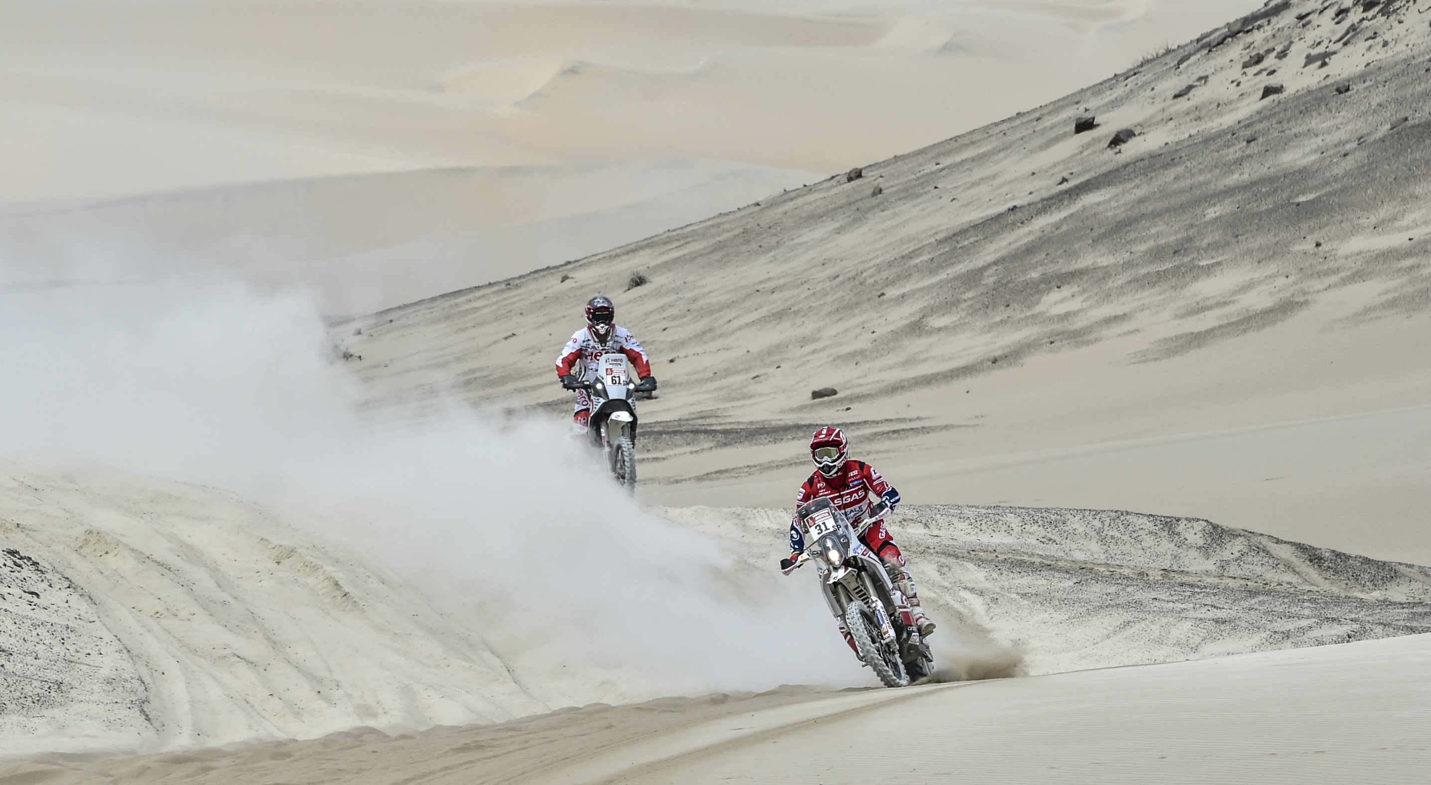 España és penalitzat amb una hora i Ginesta trenca el motor i no pot seguir al Dakar