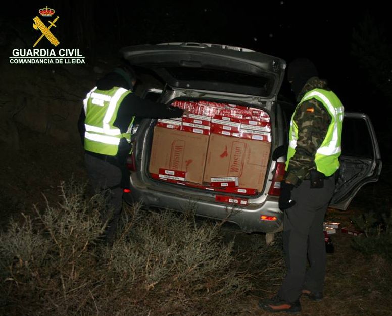 Intercepten tabac procedent d'Andorra en un vehicle abandonat valorat en 82.000 euros