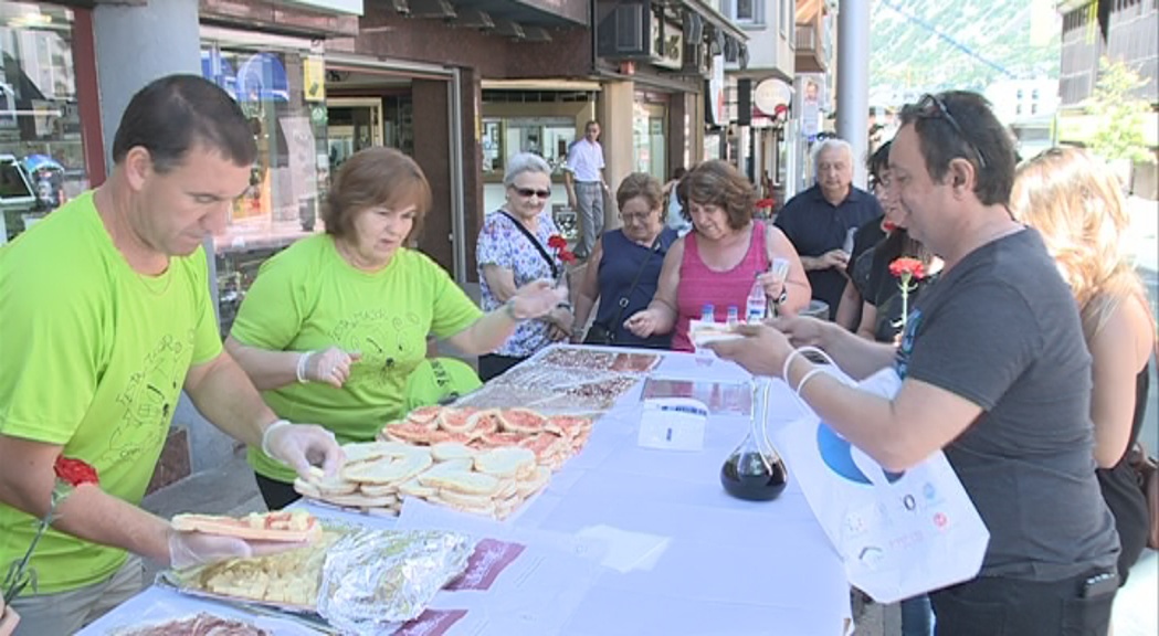 Clavells, pa amb tomàquet i vi per als turistes