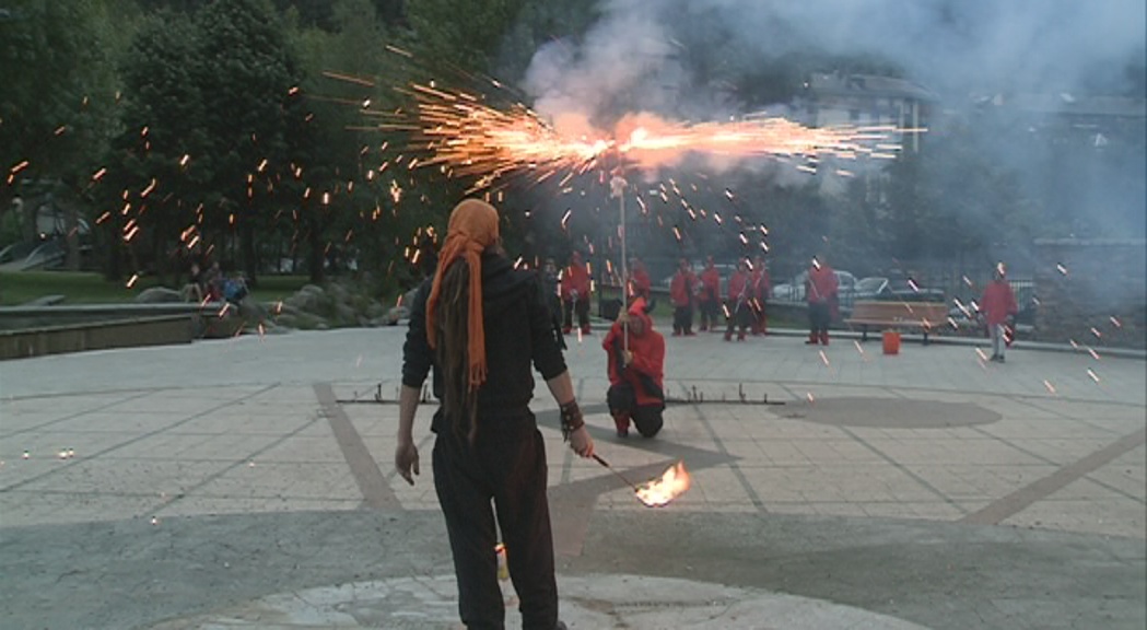 Diables d'Andorra: "La nostra funció és difondre les arts i tradicions del foc"