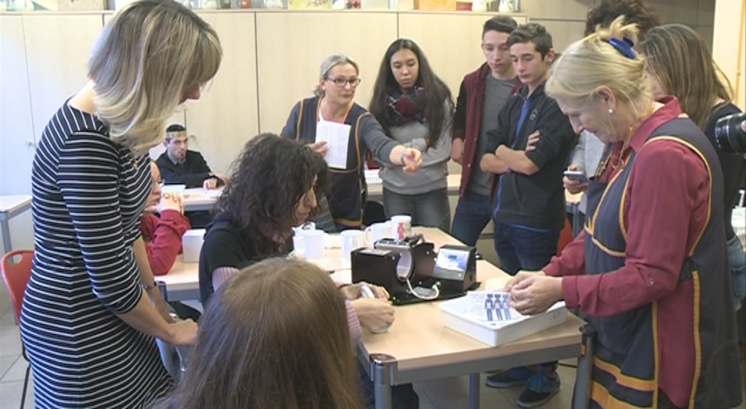 Una tassa per commemorar amb l'escola Meritxell el Dia internacional de les persones amb discapacitat