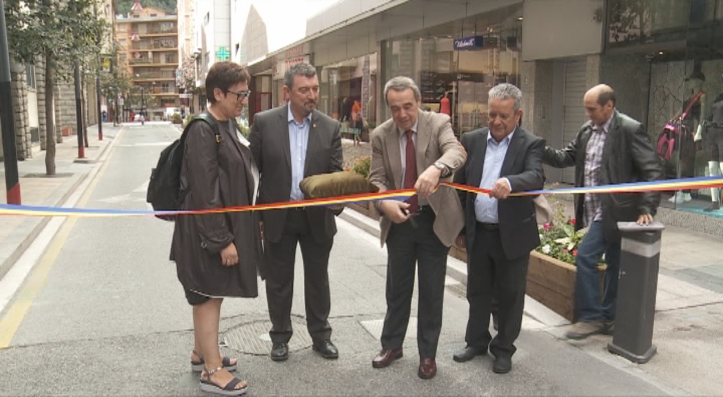 Comú i comerciants confien que l'embelliment del carrer Riberaygua dinamitzi la zona