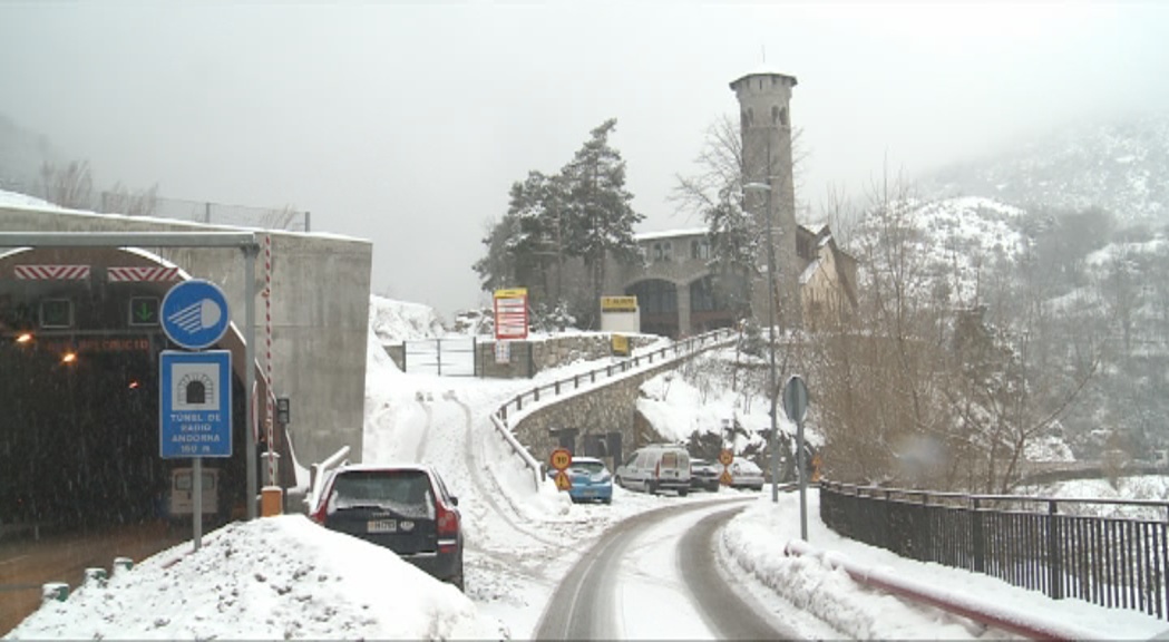 La neu obliga a portar equipaments a bona part de la xarxa viària