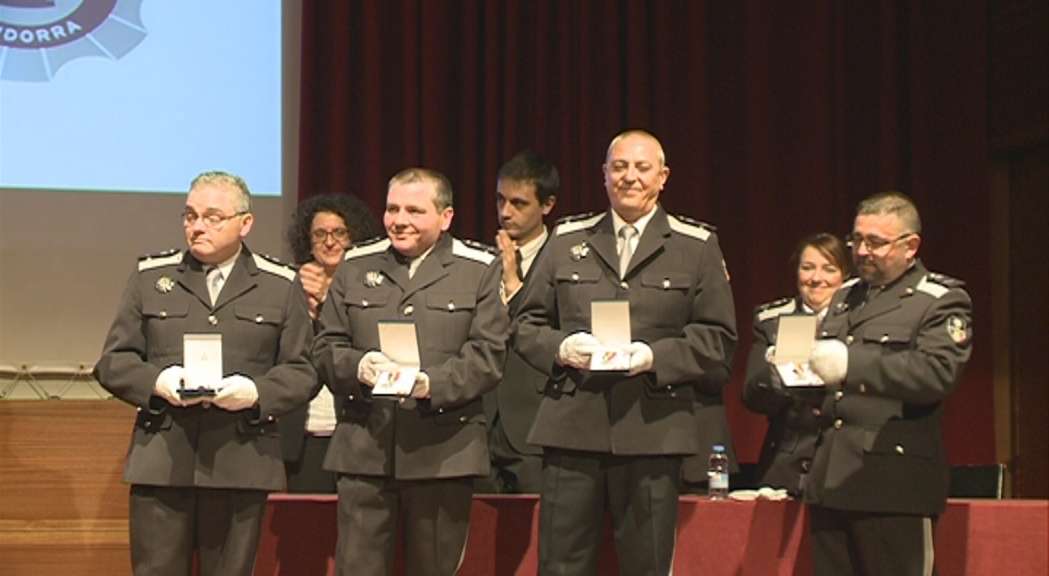 Escaldes ret homenatge als agents de circulació que fa més de 15 anys que exerceixen