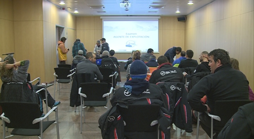 Uns 150 candidats fan les proves per aconseguir un certificat d'Ski Andorra