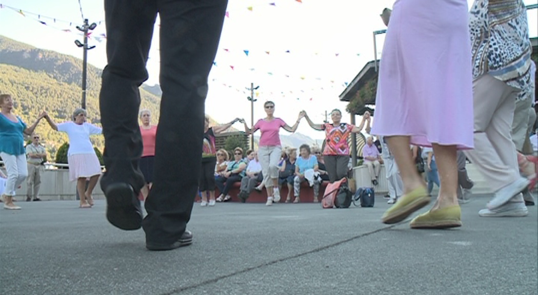 Sardanes, circ i ball de nit amenitzen la festa major fins a la matinada