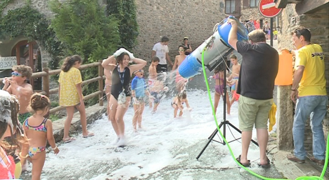 Els petits gaudeixen a la festa major de l'Aldosa