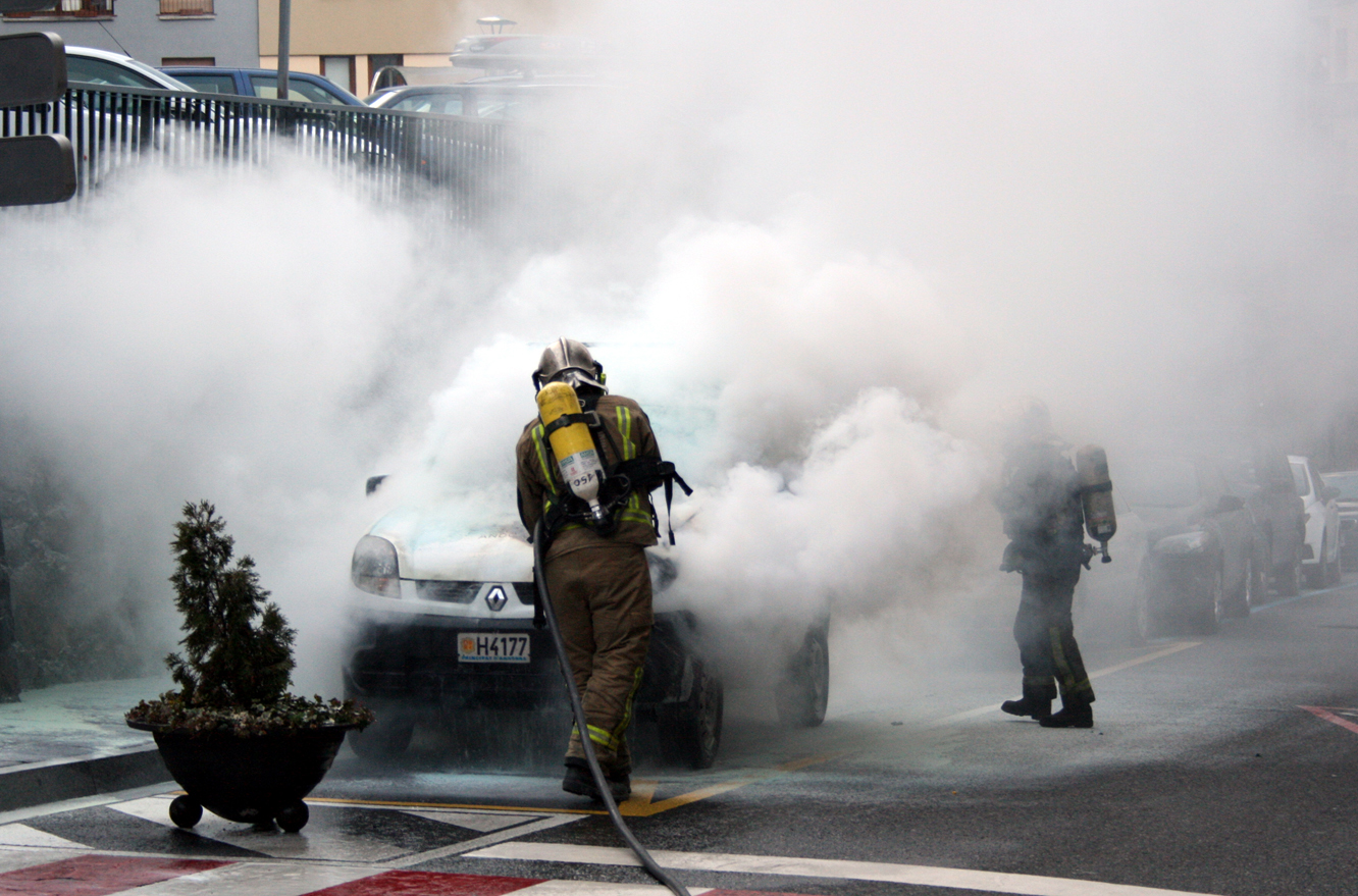 Una furgoneta s'incendia a Escaldes