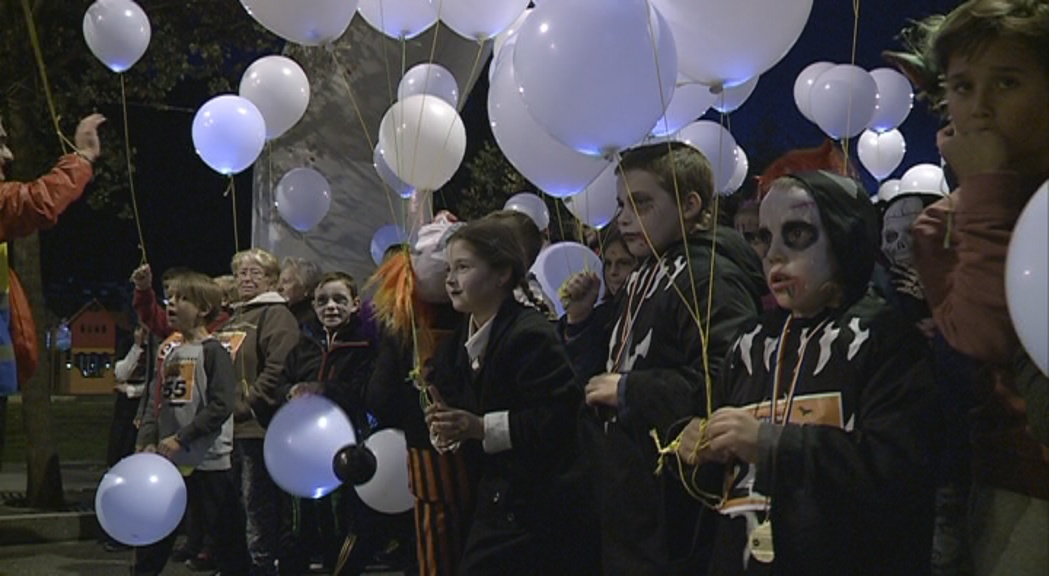 El fred no espanta els 400 participants de la cursa solidària de Halloween