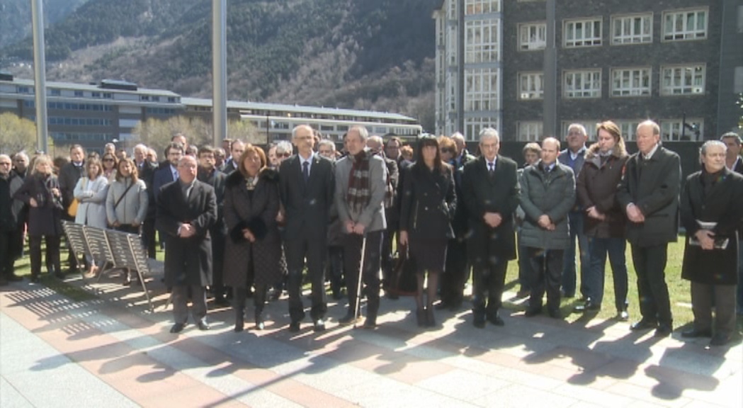 Concentració per homenatjar les víctimes dels atemptats de Brussel·les