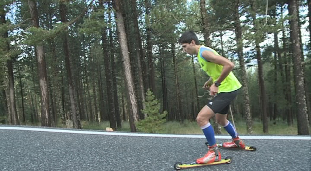 El "roller ski", l'alternativa a la neu en els entrenaments d'Ireneu Esteve