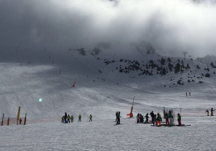 El vent i la boira obliguen a ajornar fins demà la Copa del Món de Km Llançat