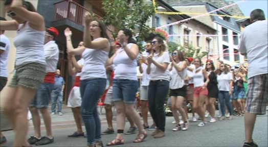 La Passa i el Ball Cerdà apleguen 200 persones a Sant Julià