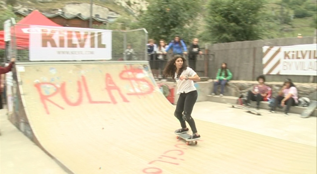 Més de 20 skaters es llueixen a Canillo