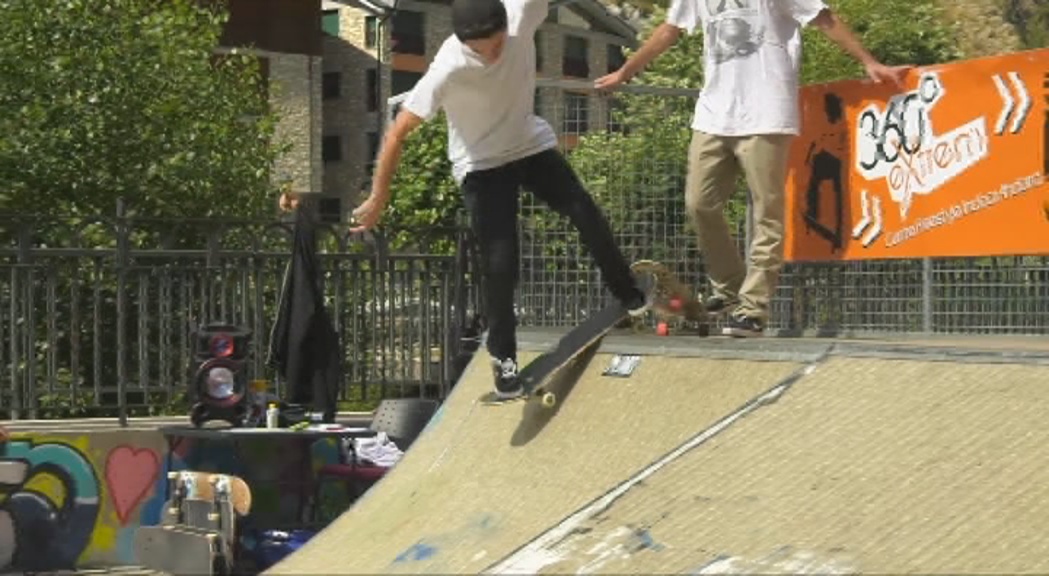 La lliga de skate va viure la cinquena prova a Canillo. La pluja 